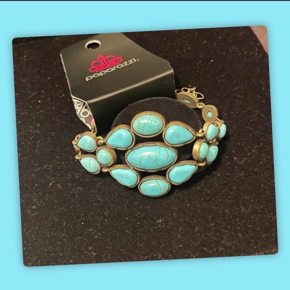 paparazzi Antique Gold-Tone Turquoise Stone Bracelet